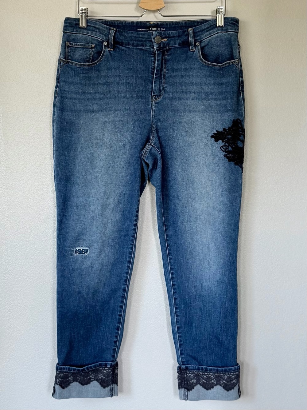 CHICO’S 1.5 Lacecuff Ankle Length Jeans • Cuffed Lace Trimmed Cropped Denim 10